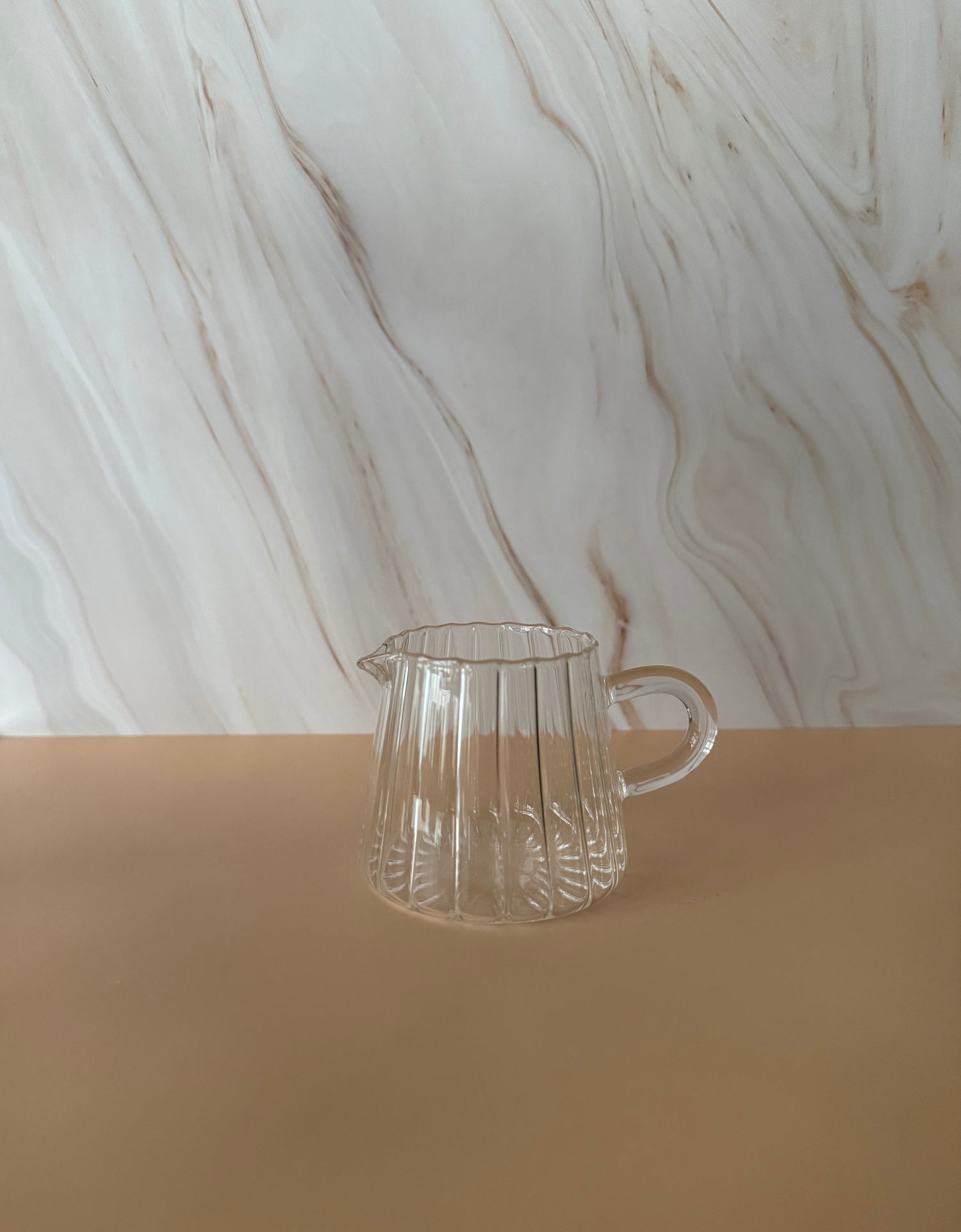 Wellenförmige Glaskanne klein 7cm